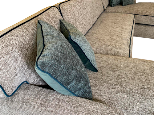 Sofá para quatro pessoas com chaise-longue